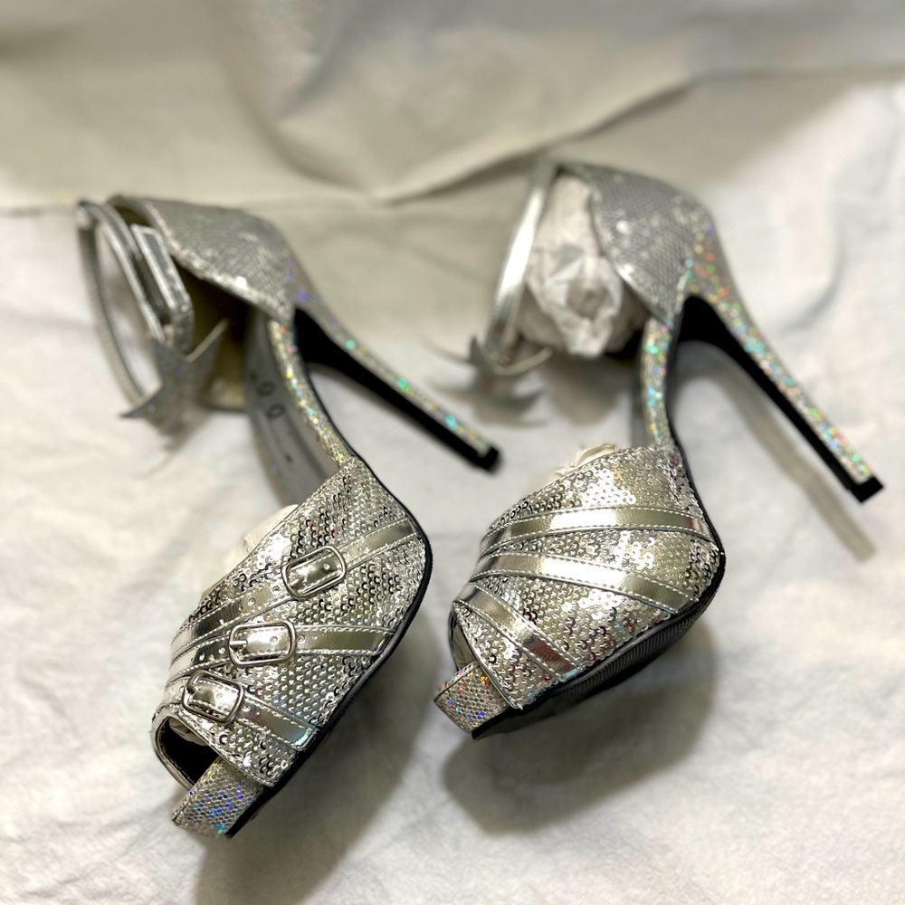 Ellie “Silver Glitter” Stilleto Sequin Heels Size 6M